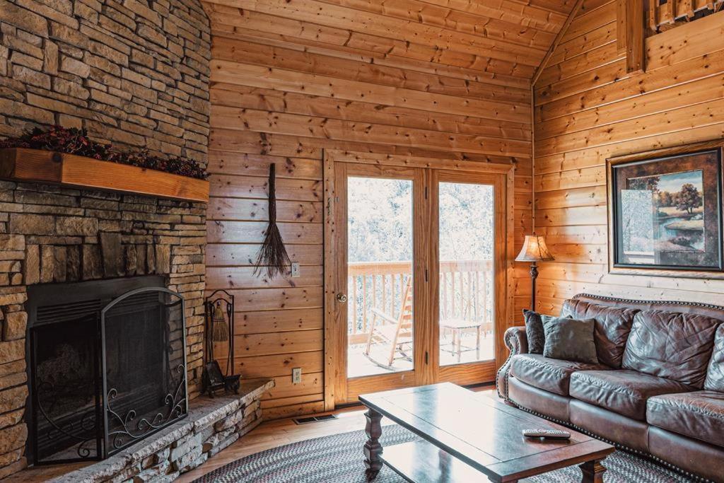 Bear'S Lair Villa Gatlinburg Bagian luar foto
